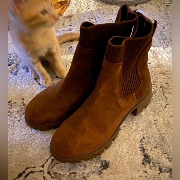 Steve Madden Honored Chelsea Boot - Picture 8 of 11
